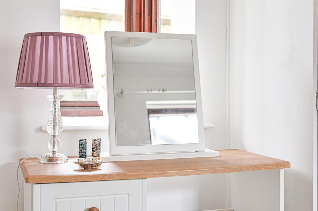 HOOKFIELD MEWS (1).jpg