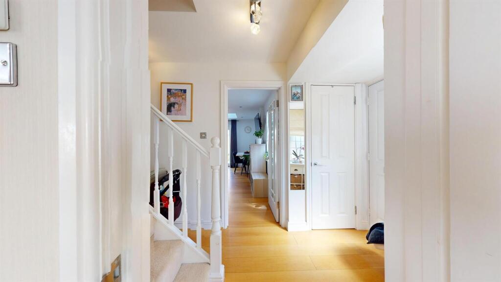 NEw refurbished - Spacious house for Sale - E6