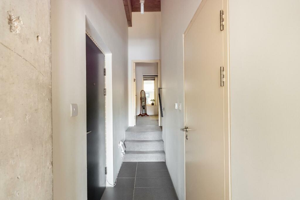 2L1S0BH - Hallway A.jpg