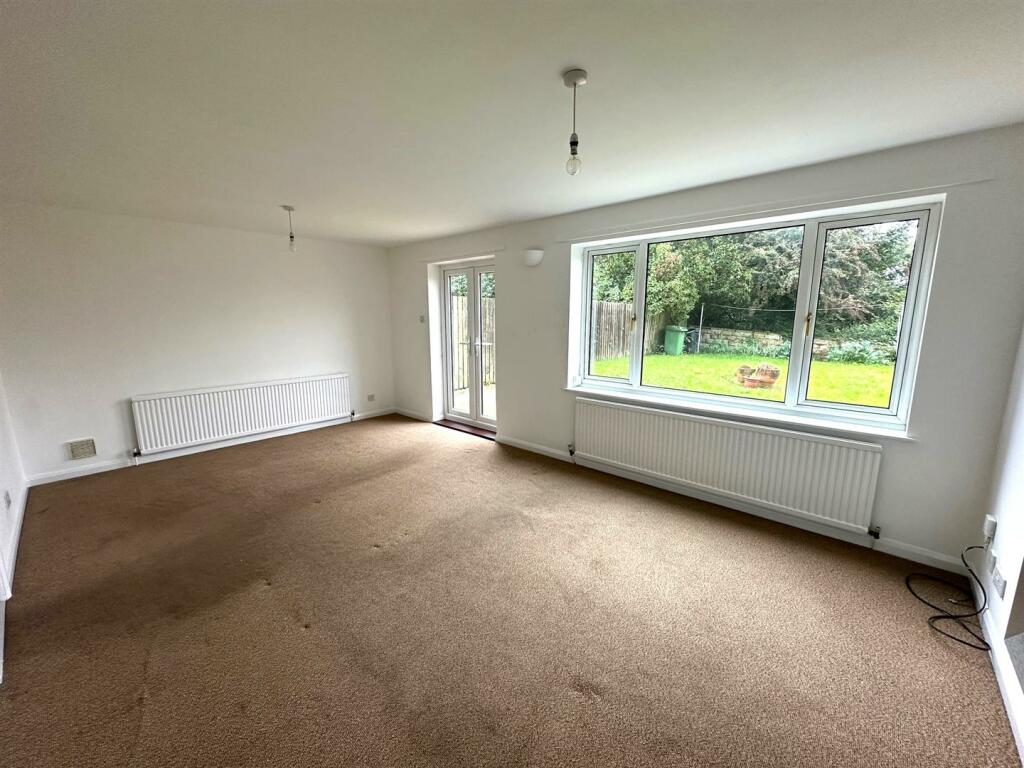 Living room 2.jpg