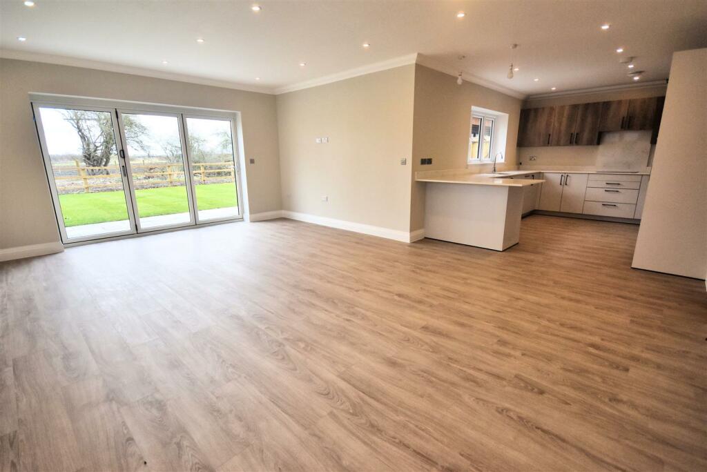 Kitchen dining room.jpg
