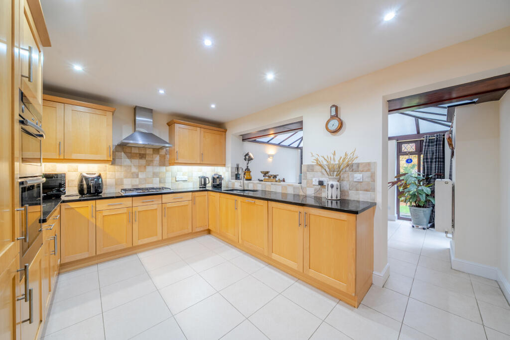 1372612-22-6901f8...