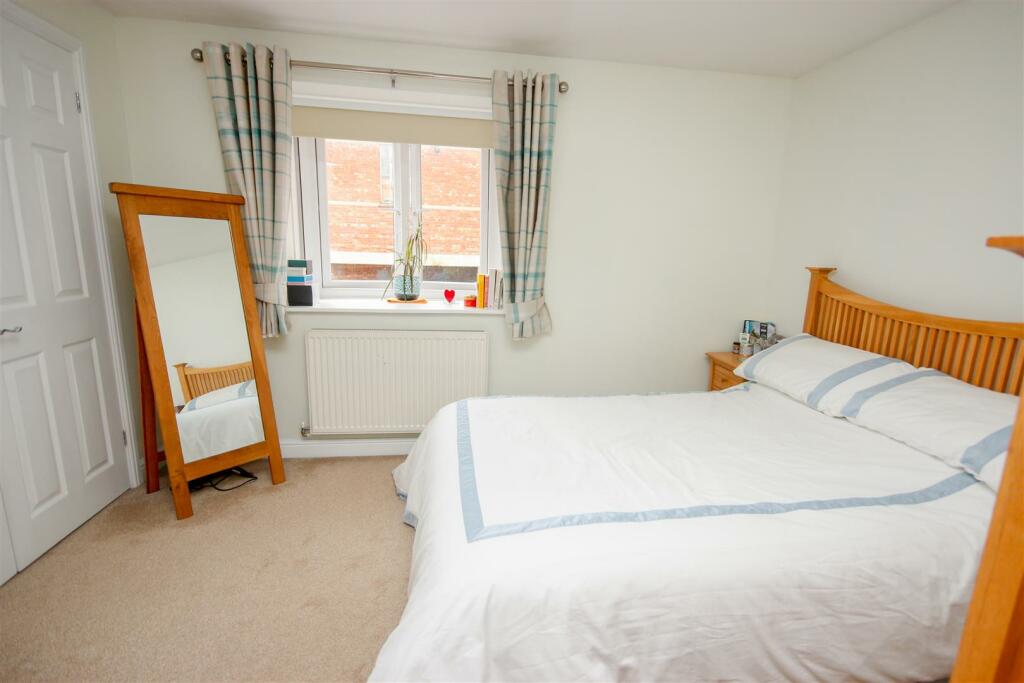 Master Bedroom1.jpg