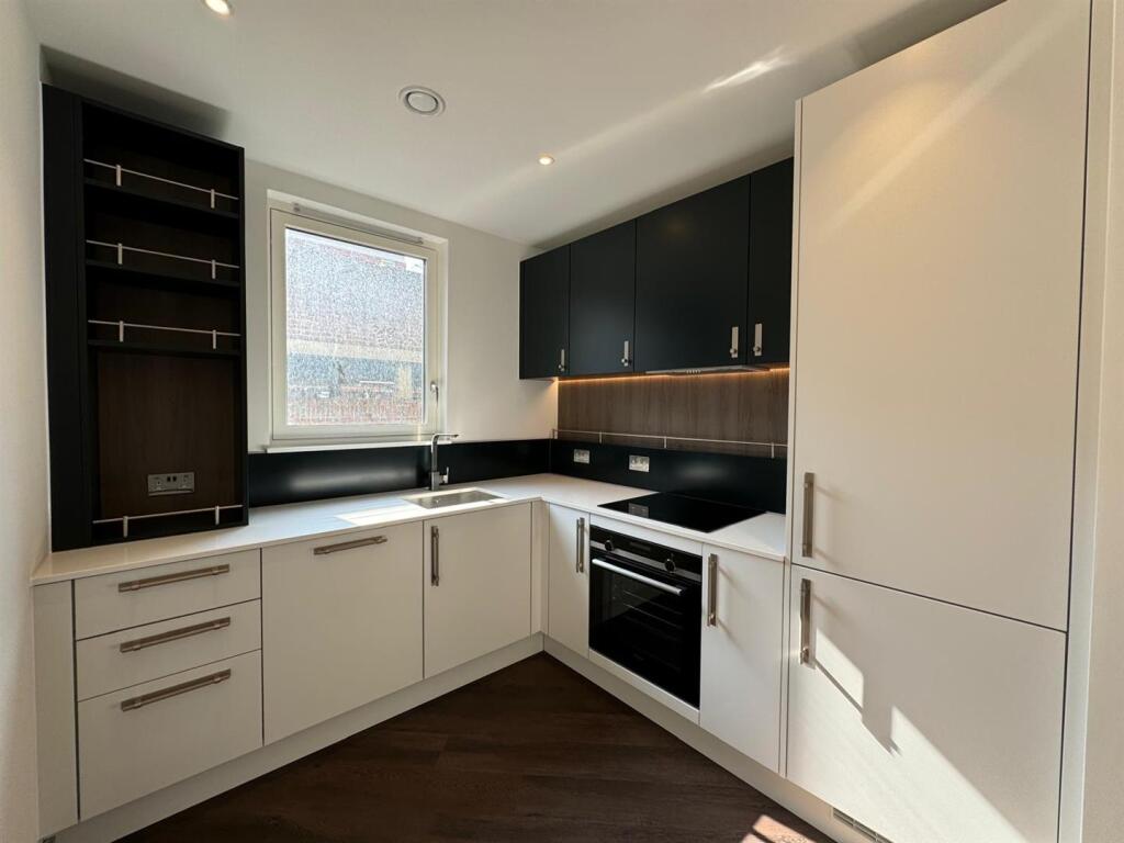 Kitchen pic 2.jpg