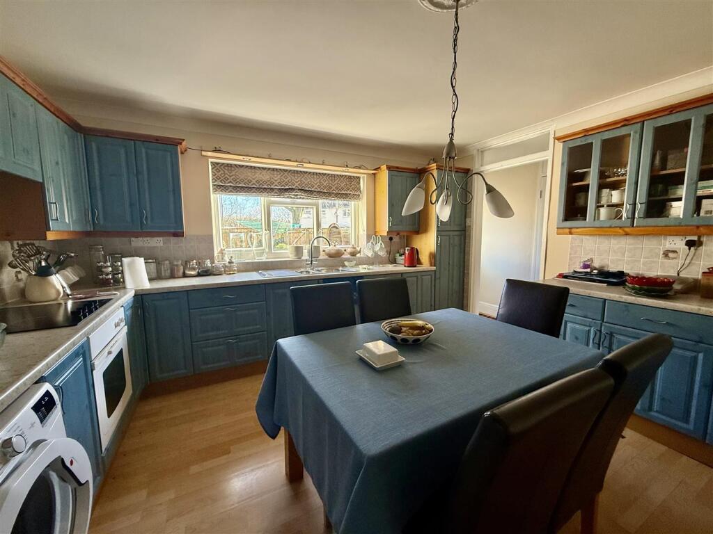 KITCHEN &amp; DINER