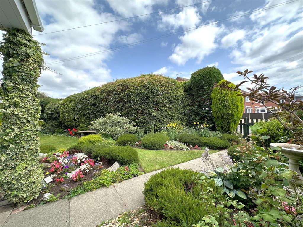 Delightful Garden 616