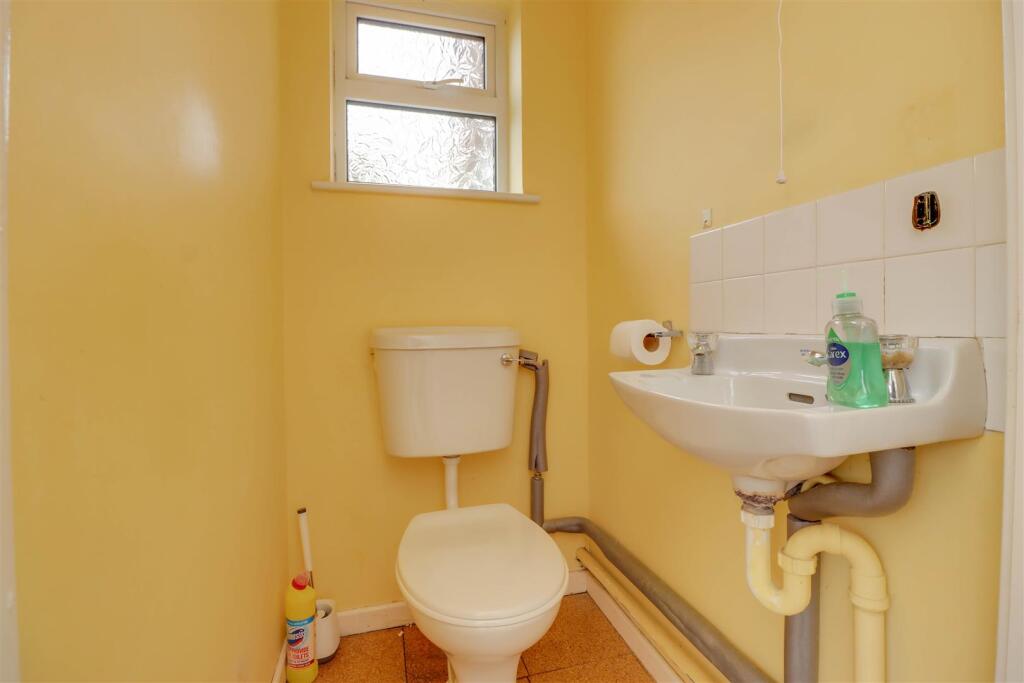 19 REEDS WAY INSIDE-13.jpg