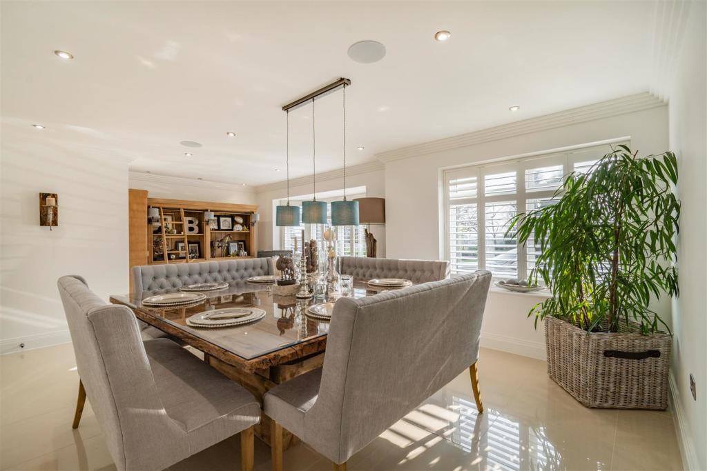 8496165-interior02.jpg