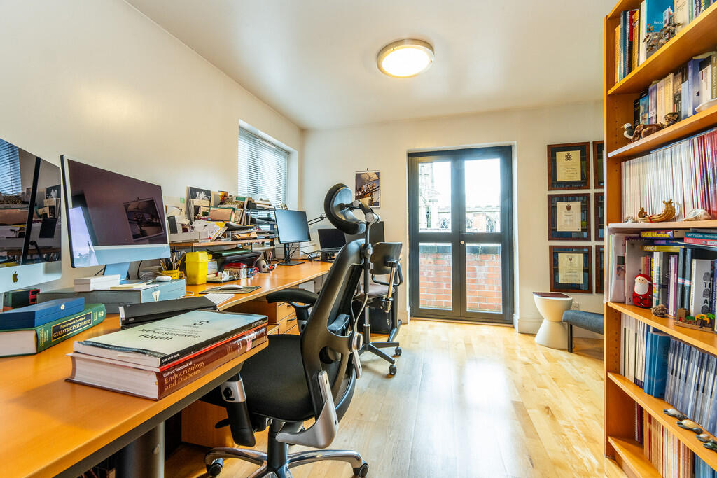 33 Kings Court 02...