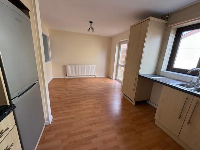 Kitchen 2.jpg