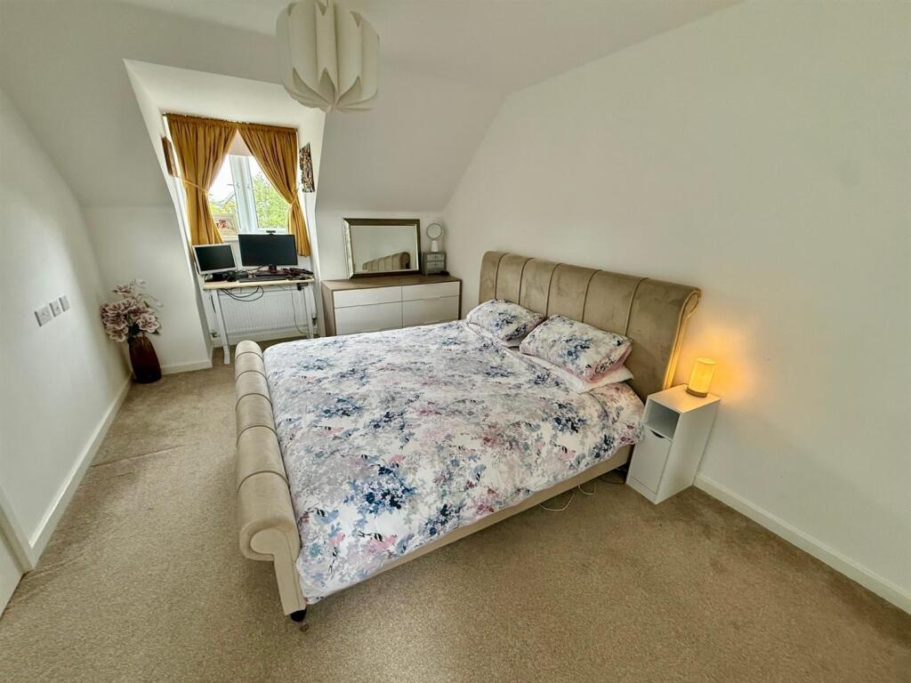 PG10 Bed1.jpg