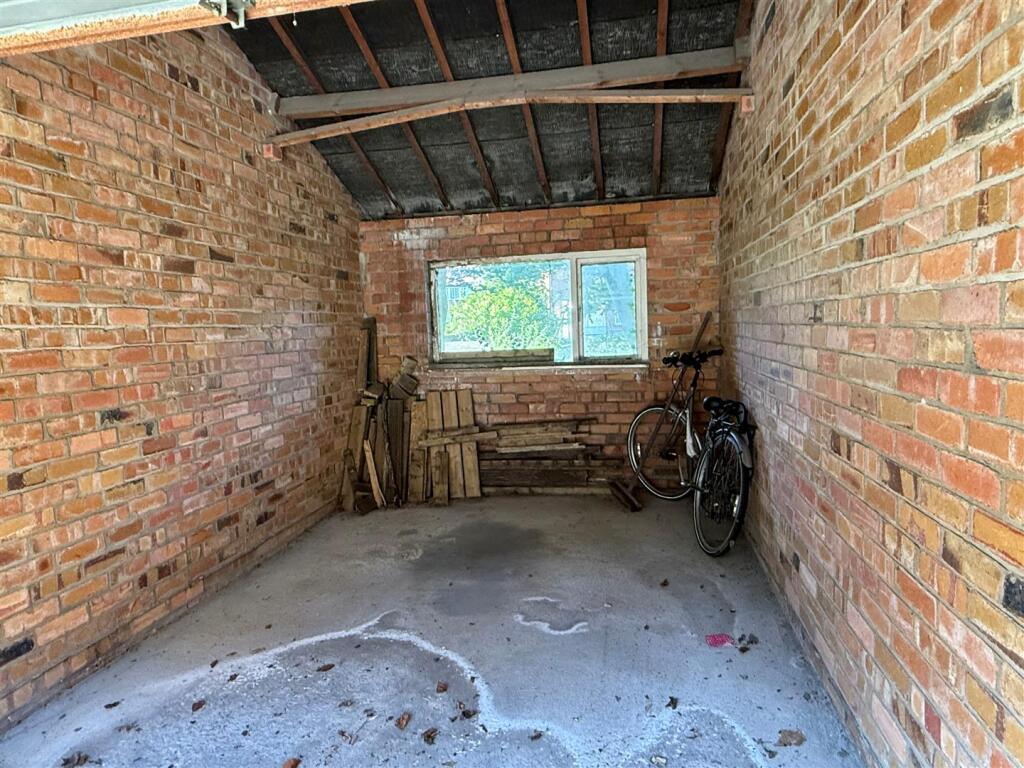 garage.jpg
