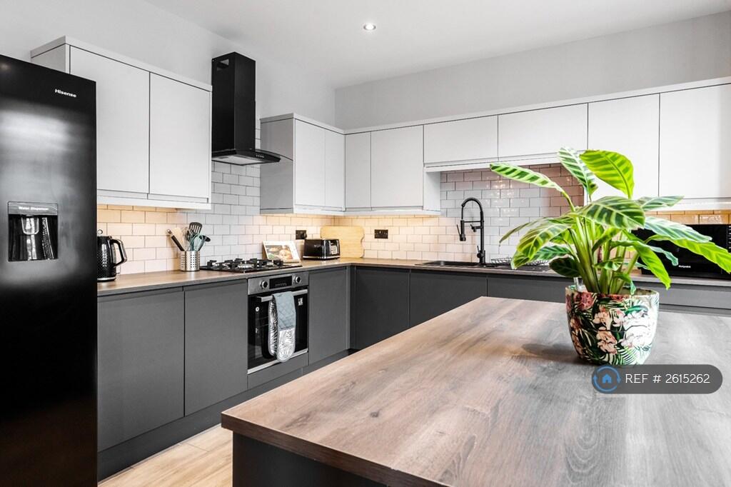 Shared Kitchen For Room 4