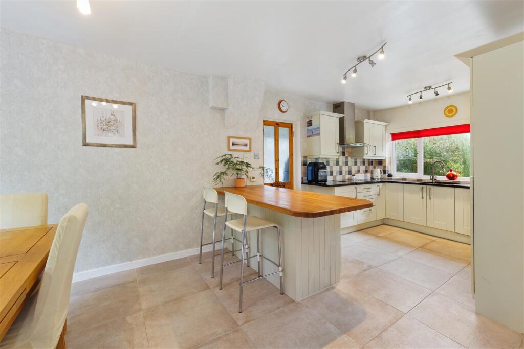 Breakfast/Dining/Kitchen