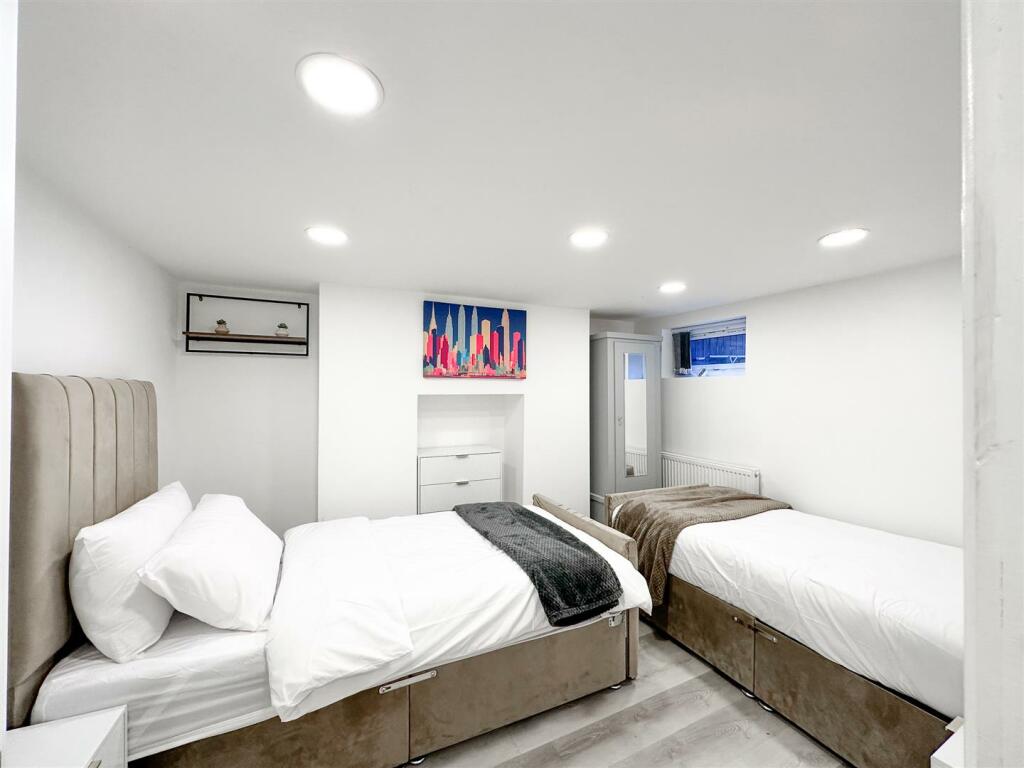 Staycasa Accommodation Manchester Carrill  2024AUG