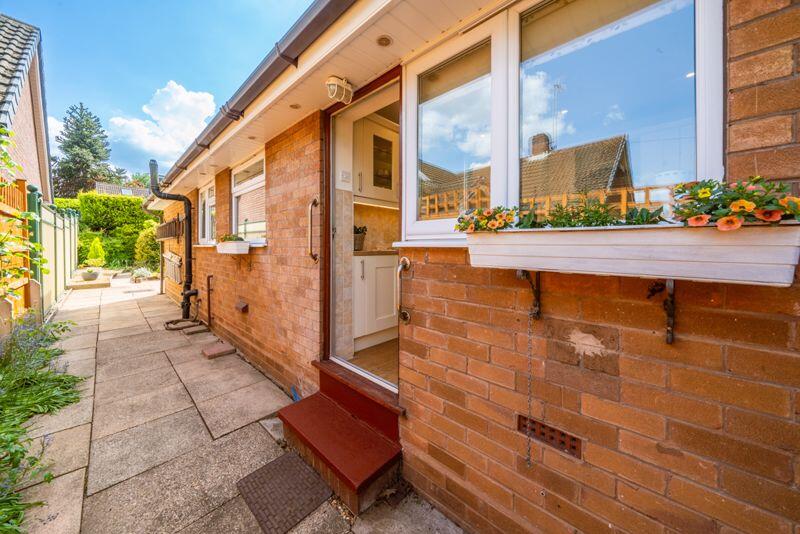 SIDE PATHWAY