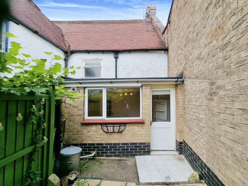 Wood Street, Higham Ferrers-www.primechoicepropert