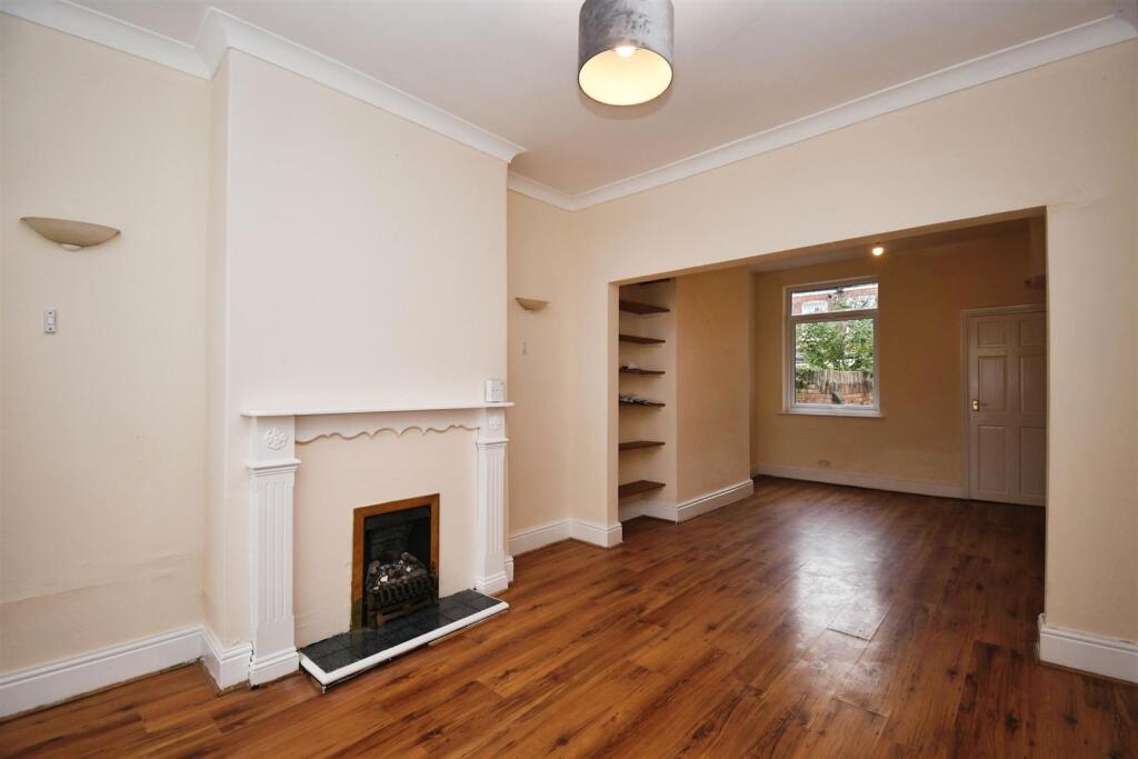 Open plan lounge / dining room