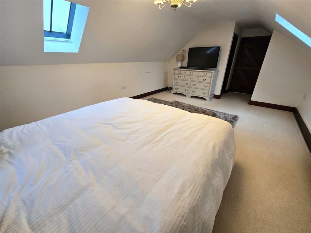 Bedroom 2 (2)