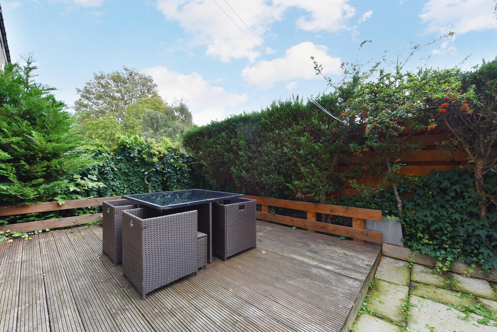 82 parkside estat...