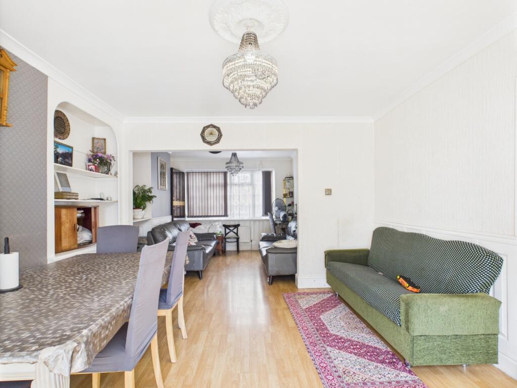 CAM03750G0-PR0059-STILL003