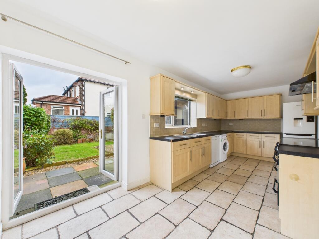 CAM02386G0-PR0146-STILL009