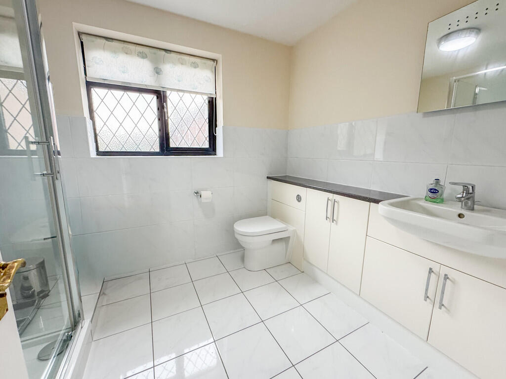 SHOWER ROOM 1
