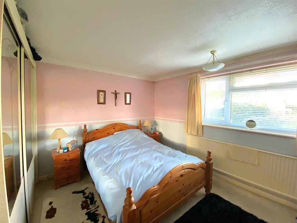 61 College Rd - Bed1.jpg