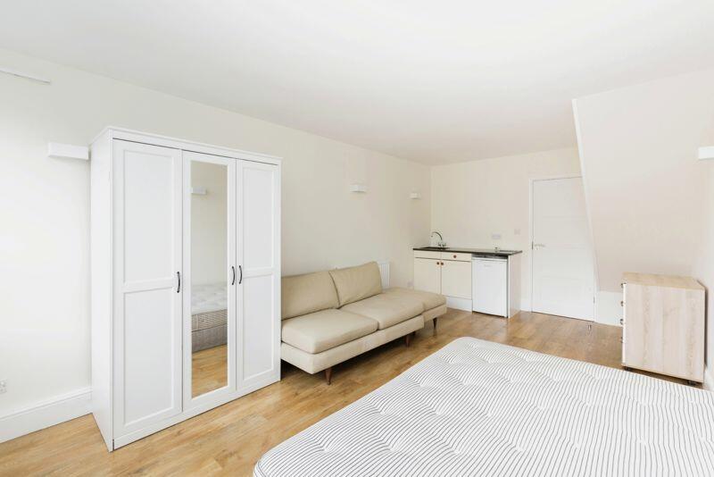 Studio Room (2)