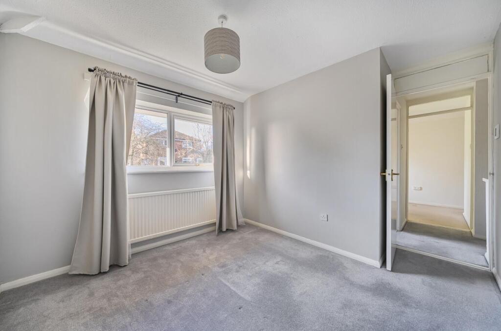 31 Harmans Way, Weedon