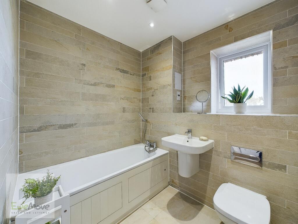 CAM01893G0-PR0343-STILL005