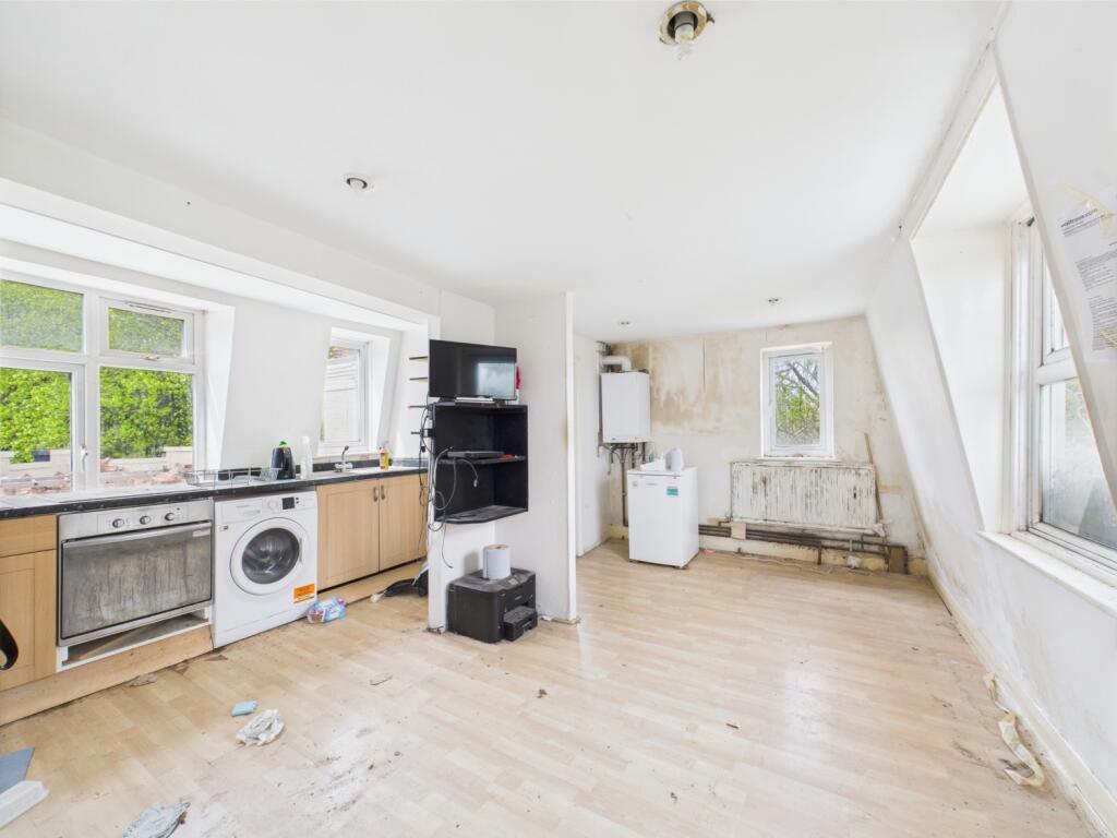 CAM03750G0-PR0047-STILL001