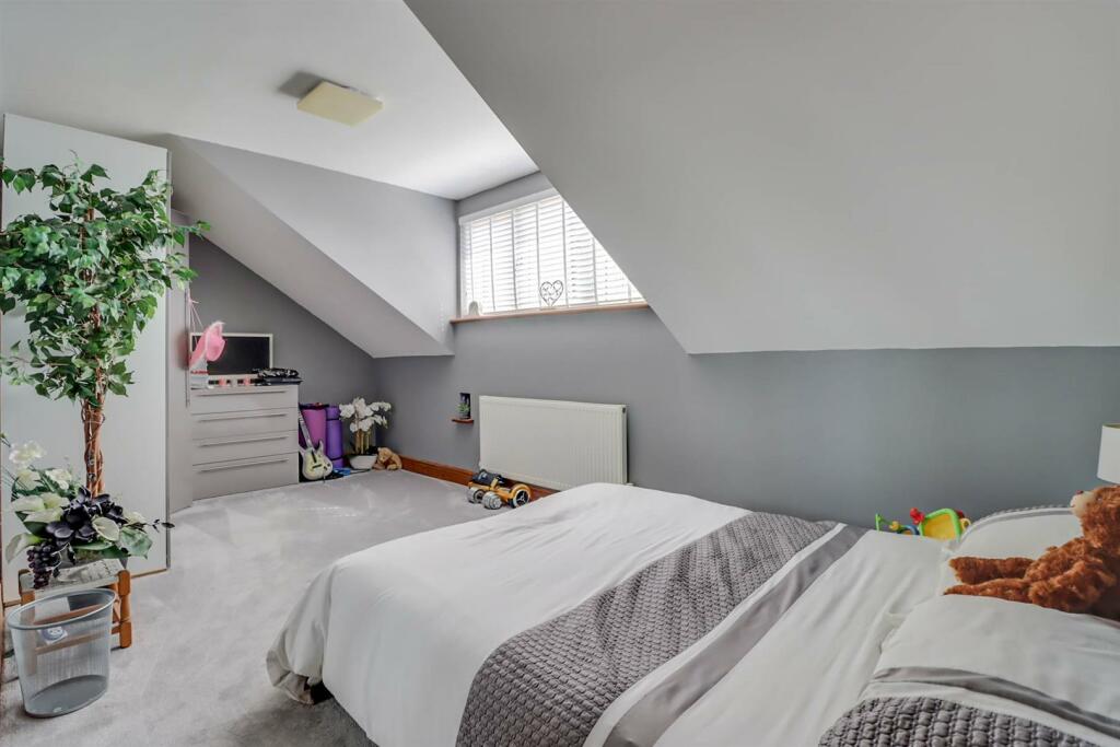 71 ATHELSTAN GARDENS-3.jpg