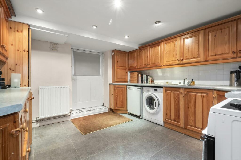 Second Kitchen/Utility