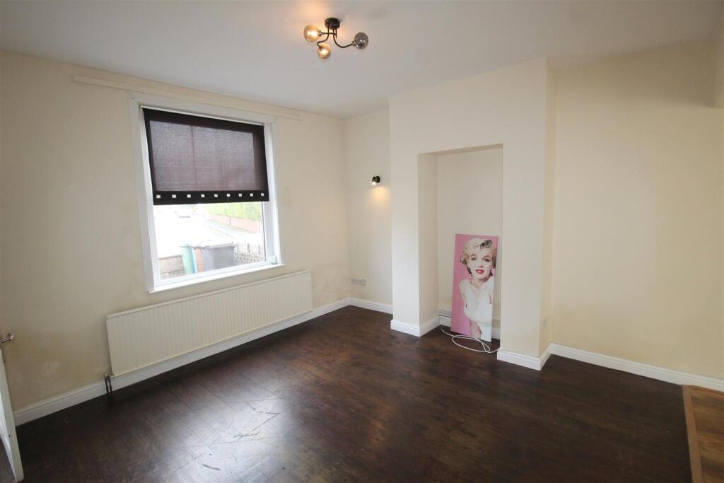 Curzon Road, Lounge 1.JPG