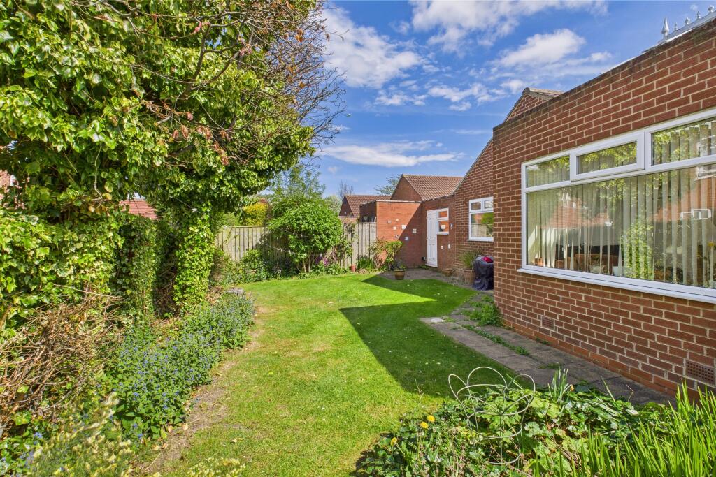 CAM04201G0-PR0077-STILL034