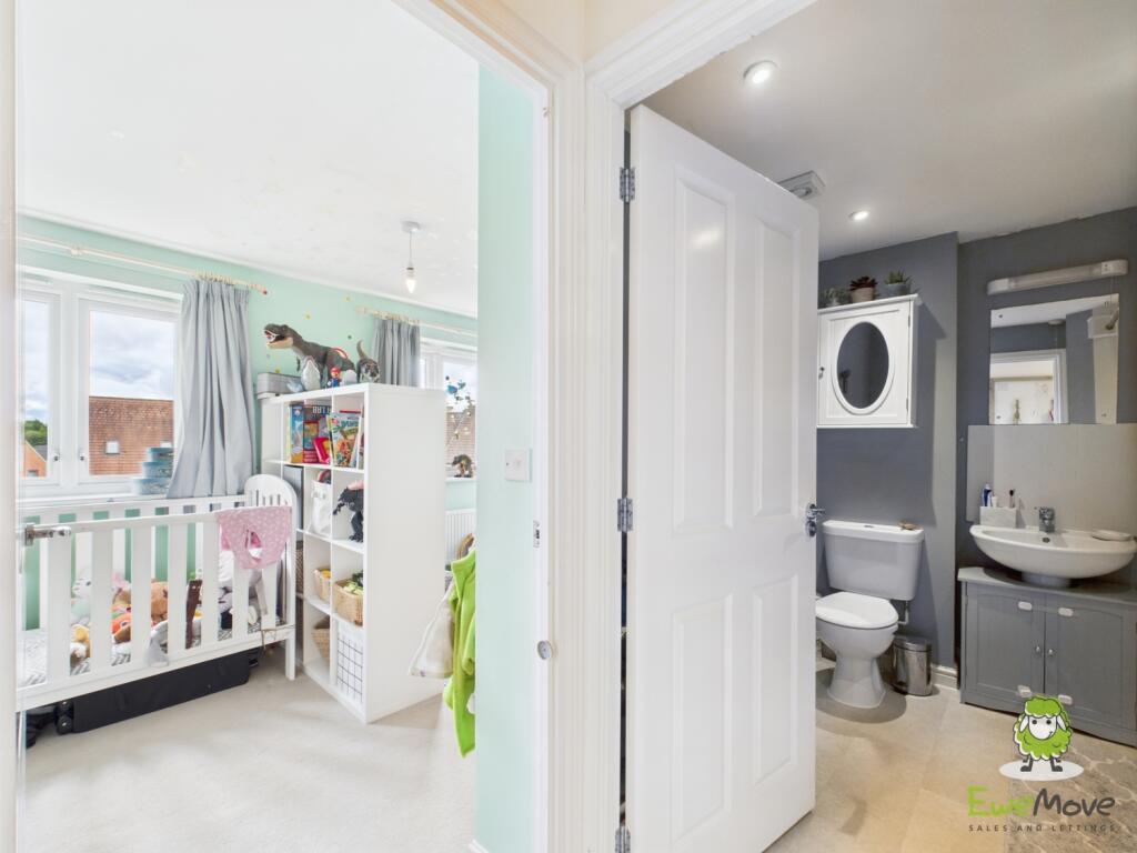 CAM03778G0-PR0270-STILL001