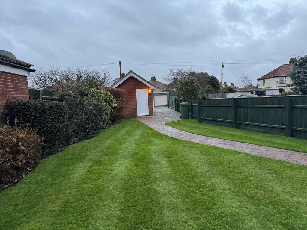 FRONT GARDEN