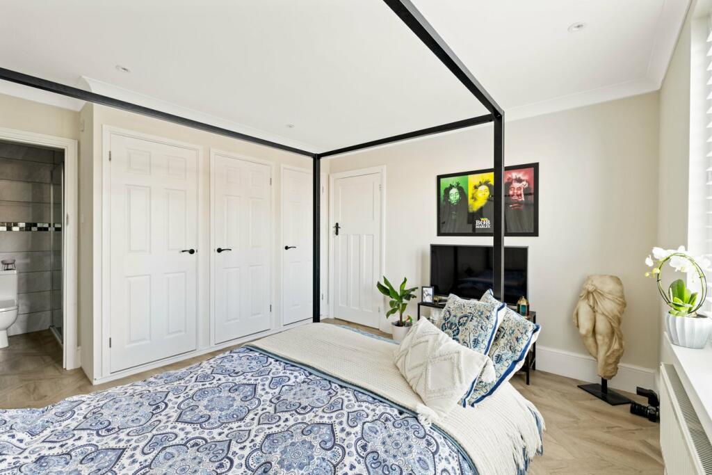 BEDROOM 2 