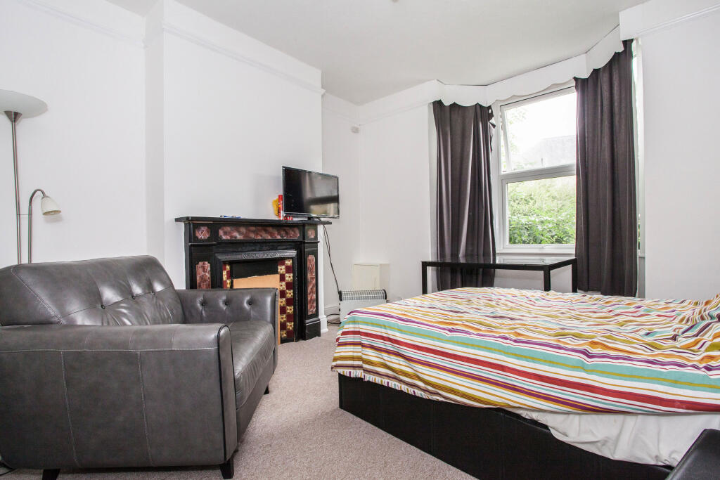 Second bedroom