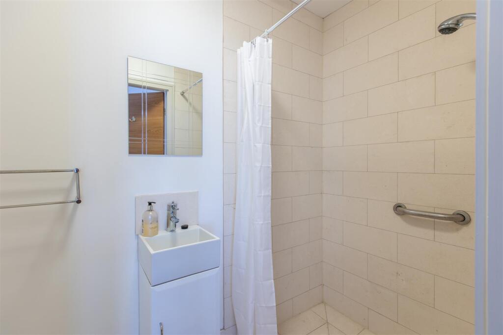 Communal Guest Ensuite