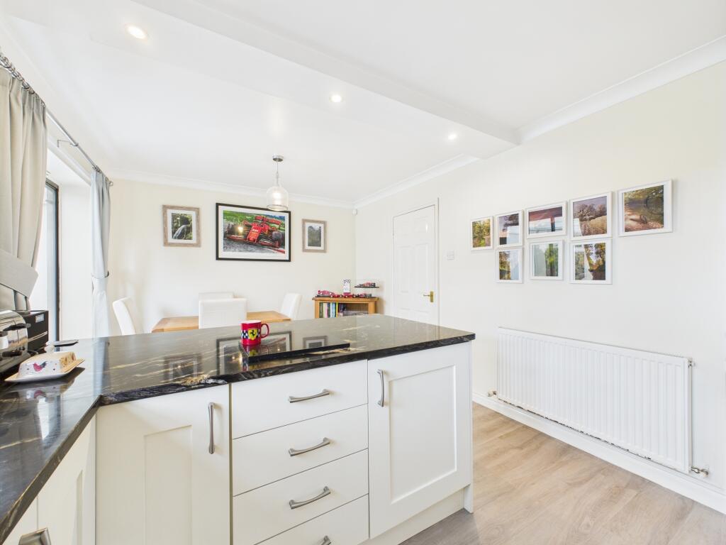 open plan kitchen/diner