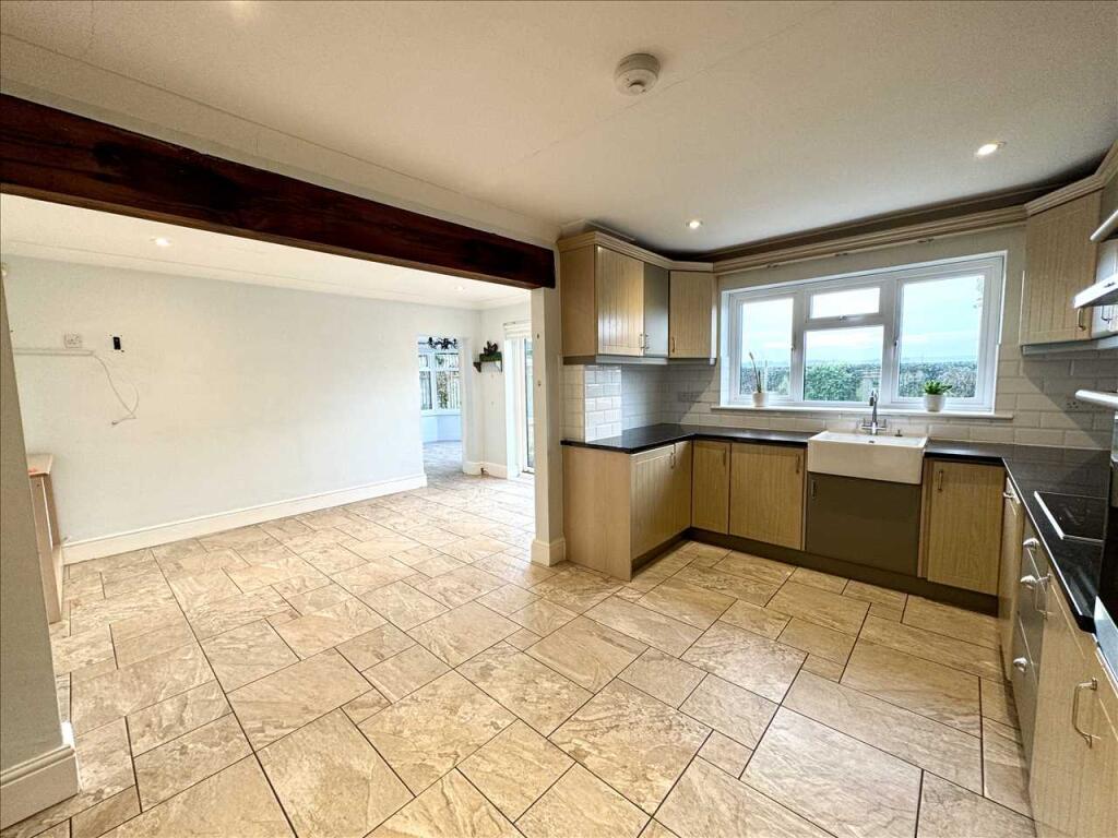 LIVING KITCHEN