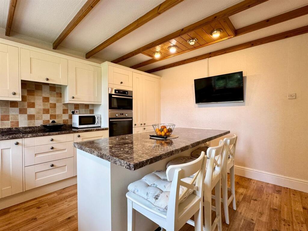 Kitchen (2).jpg