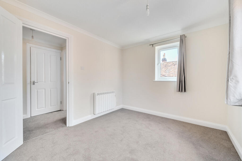 1324275-4-687e048...