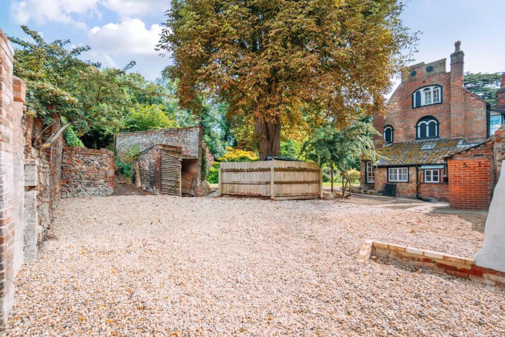 St. Nicholas, Bury St. Edmunds [Gated Off-Street P