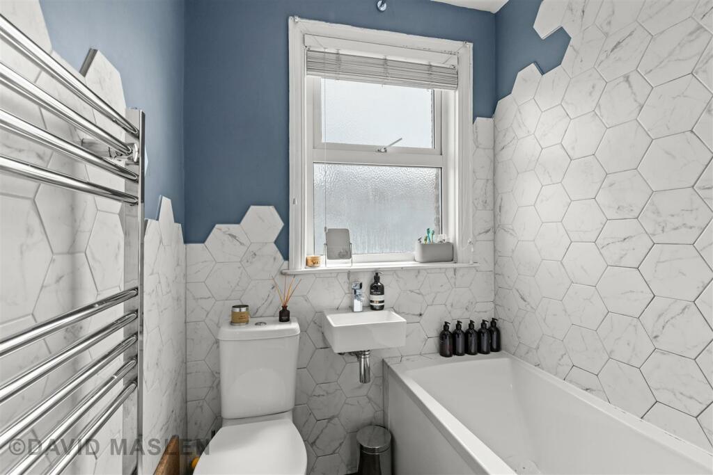 Bathroom (2).jpg