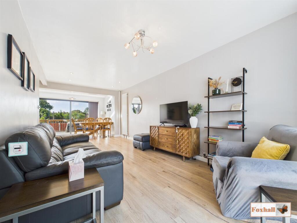 Open Plan Kitchen/ Dining / Living space