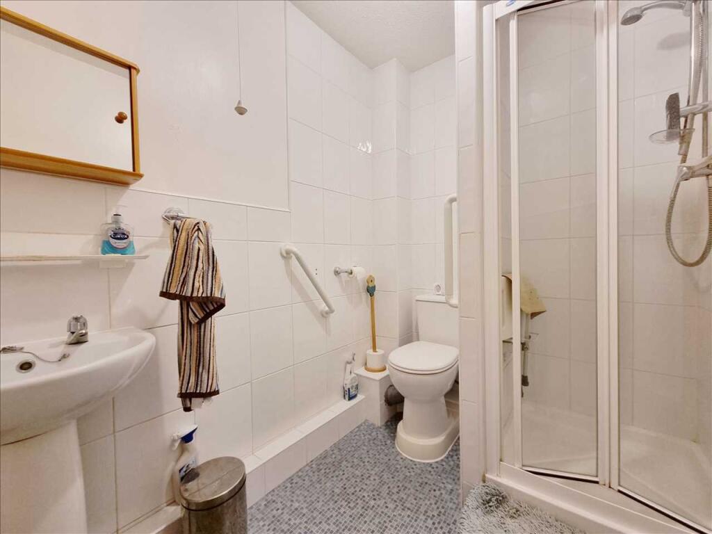 Shower Room: