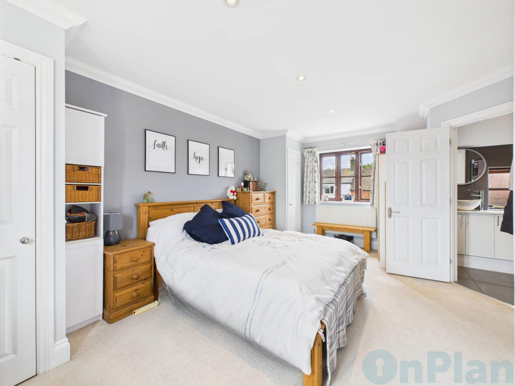 Knights close Bedroom Master